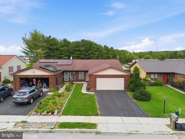 220 KENNEDY CT, Hanover, PA 17331