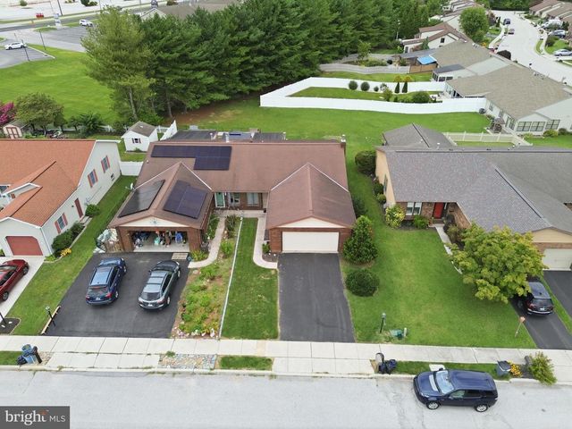 220 KENNEDY CT, Hanover, PA 17331