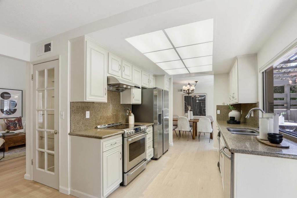 Image 15 of property listing at 1709 Cherryhills Lane, San Jose, CA 95125