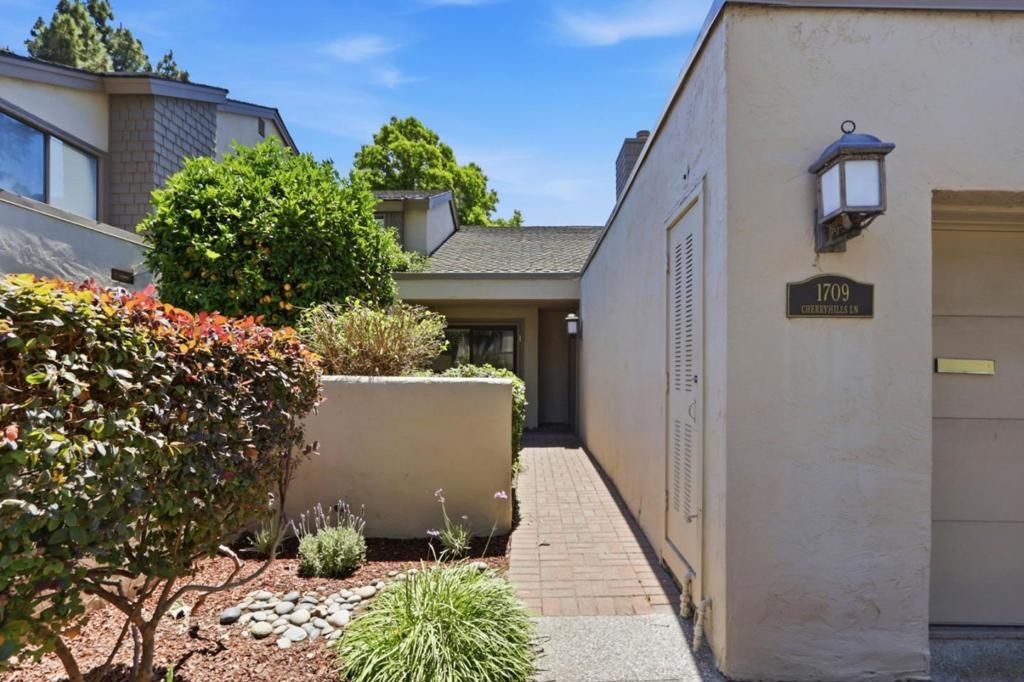 Image 3 of property listing at 1709 Cherryhills Lane, San Jose, CA 95125