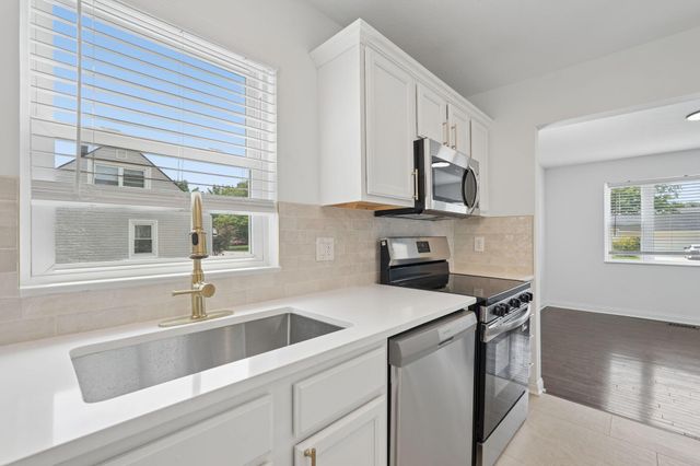 196 Maple Drive, Columbus, OH 43228