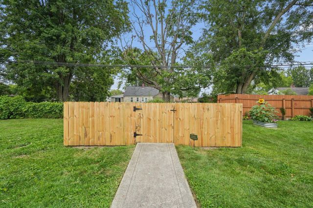 196 Maple Drive, Columbus, OH 43228