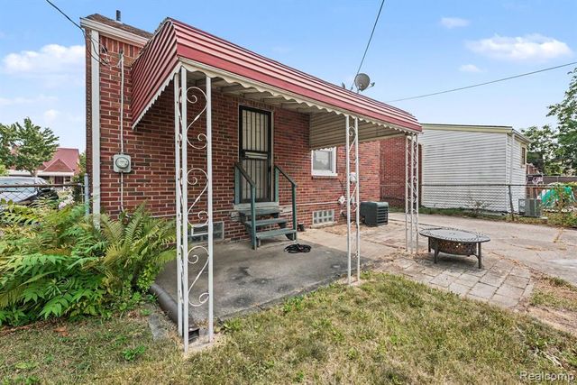 18063 Griggs Street, Detroit, MI 48221