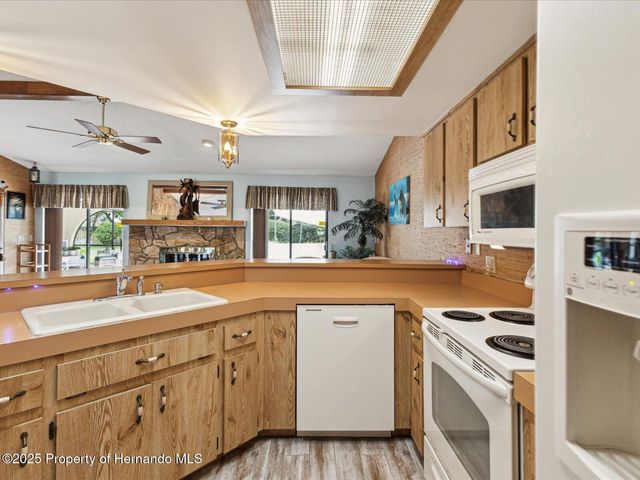 8393 Delaware Drive, Weeki Wachee, FL 34607