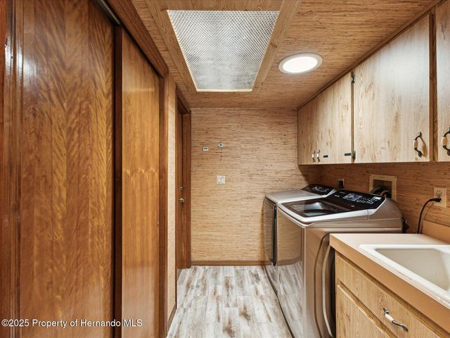 8393 Delaware Drive, Weeki Wachee, FL 34607