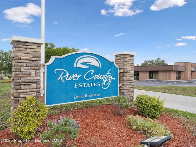 8393 Delaware Drive, Weeki Wachee, FL 34607