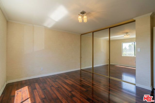 18445 Hatteras Street 504, Los Angeles, CA 91356