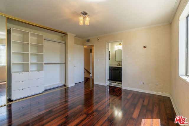18445 Hatteras Street 504, Los Angeles, CA 91356