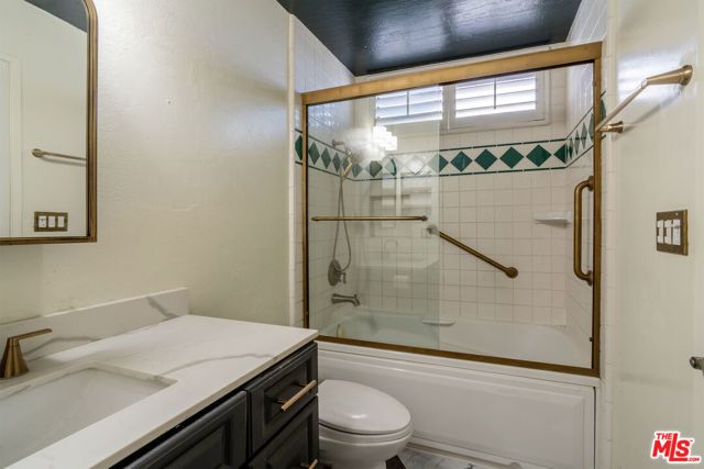 18445 Hatteras Street 504, Los Angeles, CA 91356