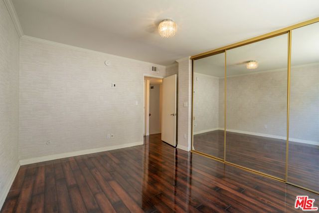 18445 Hatteras Street 504, Los Angeles, CA 91356