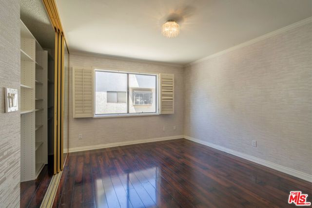 18445 Hatteras Street 504, Los Angeles, CA 91356