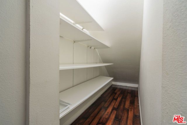18445 Hatteras Street 504, Los Angeles, CA 91356