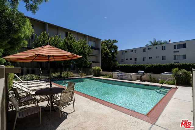 18445 Hatteras Street 504, Los Angeles, CA 91356