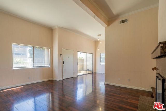 18445 Hatteras Street 504, Los Angeles, CA 91356