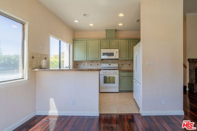 18445 Hatteras Street 504, Los Angeles, CA 91356
