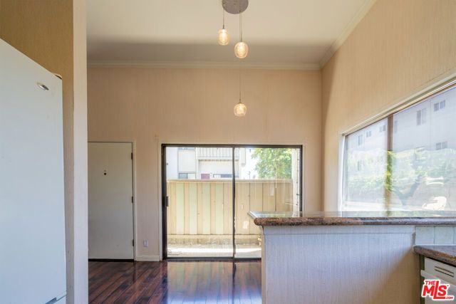 18445 Hatteras Street 504, Los Angeles, CA 91356