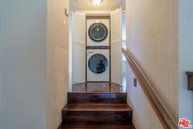 18445 Hatteras Street 504, Los Angeles, CA 91356