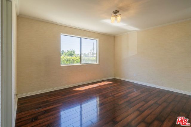 18445 Hatteras Street 504, Los Angeles, CA 91356