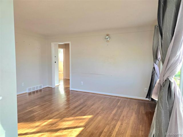 7872 Ritz Avenue, Westland, MI 48185