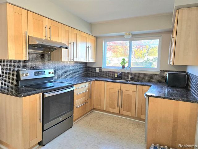 7872 Ritz Avenue, Westland, MI 48185