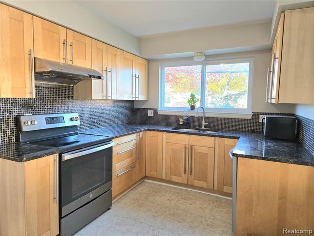 7872 Ritz Avenue, Westland, MI 48185