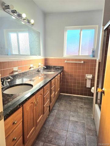 7872 Ritz Avenue, Westland, MI 48185