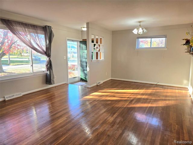 7872 Ritz Avenue, Westland, MI 48185