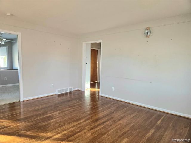 7872 Ritz Avenue, Westland, MI 48185