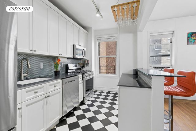 875 W 181st St Apt 3A, New York City, NY 10033