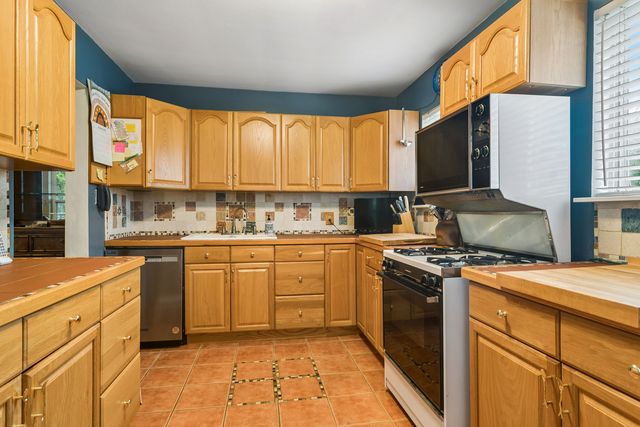 23511 N Cottage Road, Lake Zurich, IL 60047