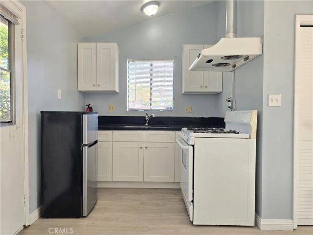 435 W Walnut Avenue, Monrovia, CA 91016