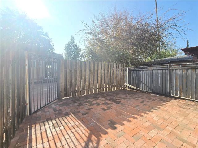 435 W Walnut Avenue, Monrovia, CA 91016