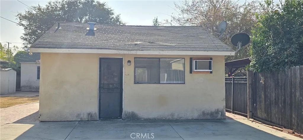435 W Walnut Avenue, Monrovia, CA 91016