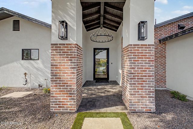 5438 E AVALON Drive, Phoenix, AZ 85018