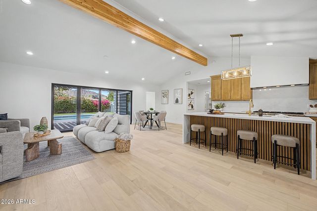 5438 E AVALON Drive, Phoenix, AZ 85018