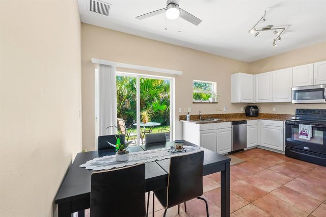 624 NE BENT PADDLE Lane, Port St. Lucie, FL 34983