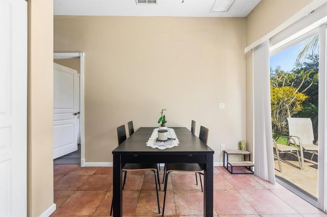624 NE BENT PADDLE Lane, Port St. Lucie, FL 34983