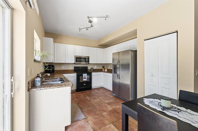 624 NE BENT PADDLE Lane, Port St. Lucie, FL 34983