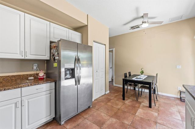624 NE BENT PADDLE Lane, Port St. Lucie, FL 34983