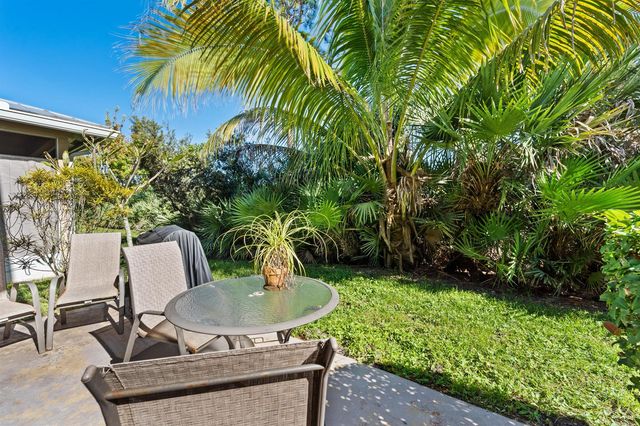 624 NE BENT PADDLE Lane, Port St. Lucie, FL 34983