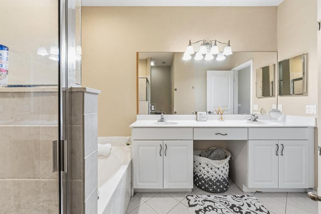 624 NE BENT PADDLE Lane, Port St. Lucie, FL 34983