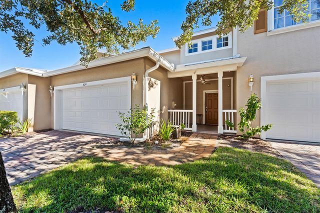 624 NE BENT PADDLE Lane, Port St. Lucie, FL 34983