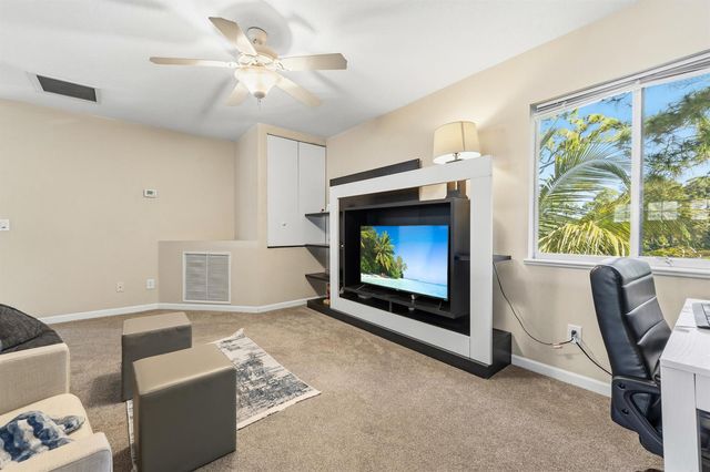 624 NE BENT PADDLE Lane, Port St. Lucie, FL 34983