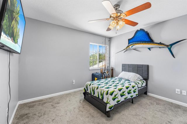 624 NE BENT PADDLE Lane, Port St. Lucie, FL 34983