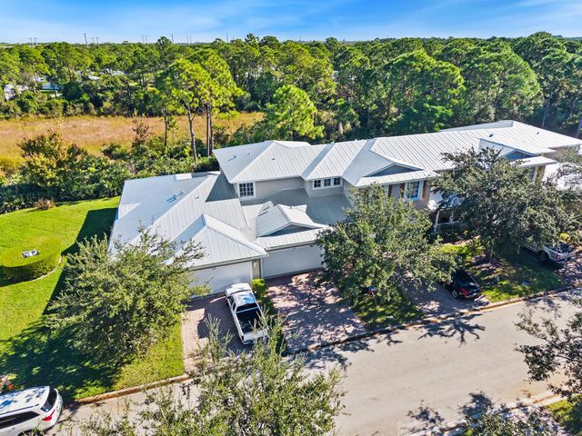 624 NE BENT PADDLE Lane, Port St. Lucie, FL 34983