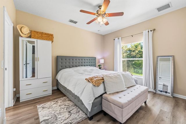624 NE BENT PADDLE Lane, Port St. Lucie, FL 34983