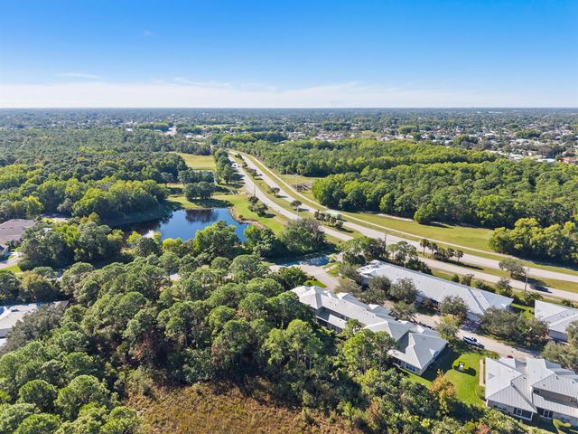 624 NE BENT PADDLE Lane, Port St. Lucie, FL 34983