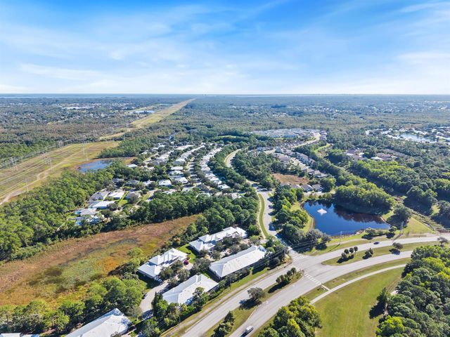 624 NE BENT PADDLE Lane, Port St. Lucie, FL 34983