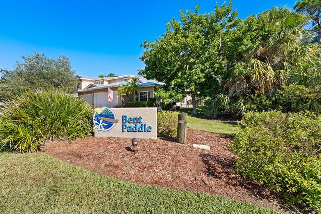 624 NE BENT PADDLE Lane, Port St. Lucie, FL 34983