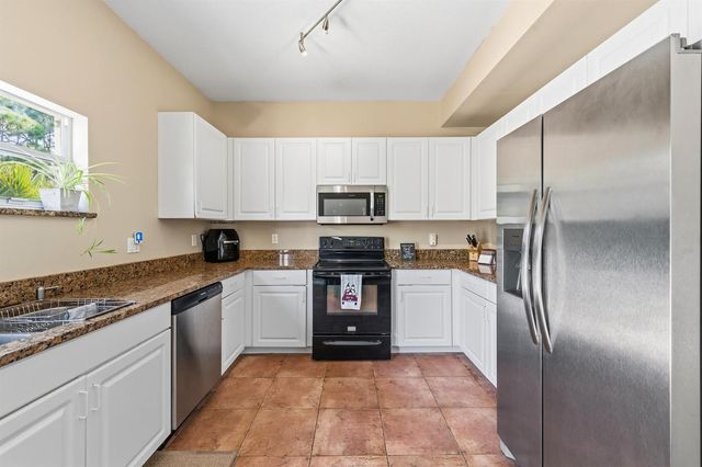 624 NE BENT PADDLE Lane, Port St. Lucie, FL 34983